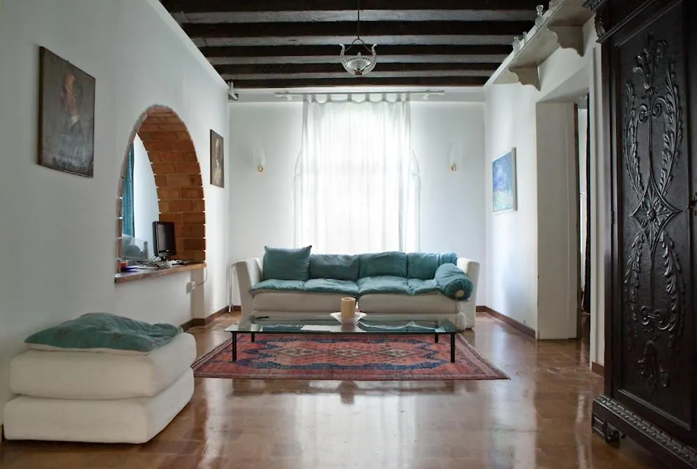 Apartment Appartamento Garden Ca' Rezzonico Venice